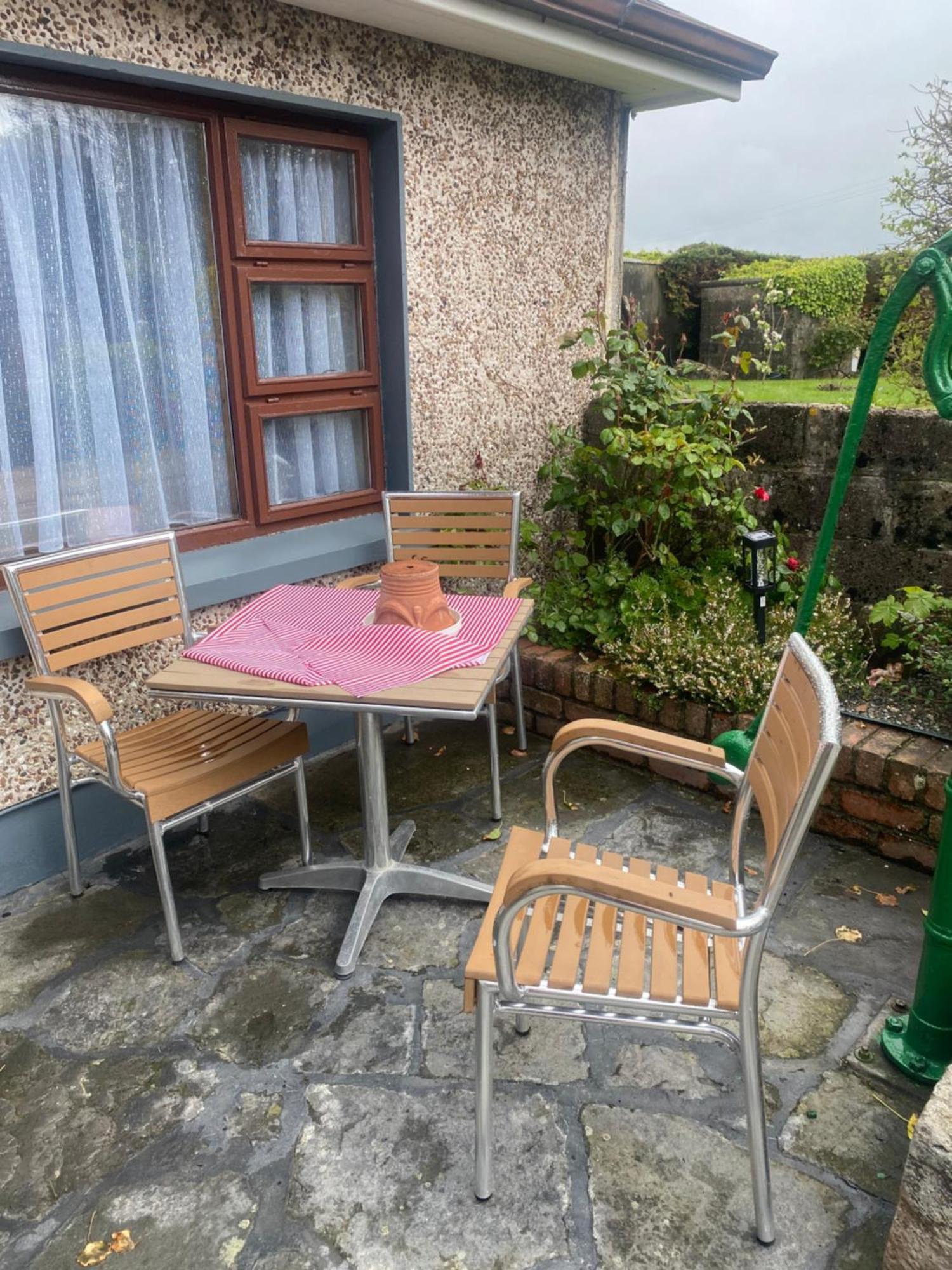 Bluebell Apartment Sleeps 7 Only Let As Whole Apartment Blennerville Exterior foto